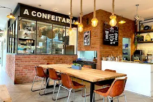A Confeitaria -Pastry, sandwich and coffee shop image
