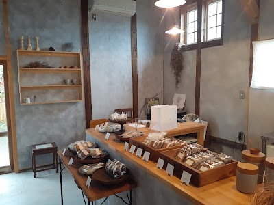雨と光駐車場(店舗への道順はインスタグラムのハイライトでのみ公開)