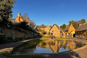 Wroxton Duck Pond image
