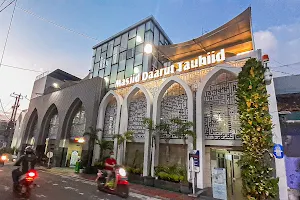 Daarut Tauhiid Mosque image