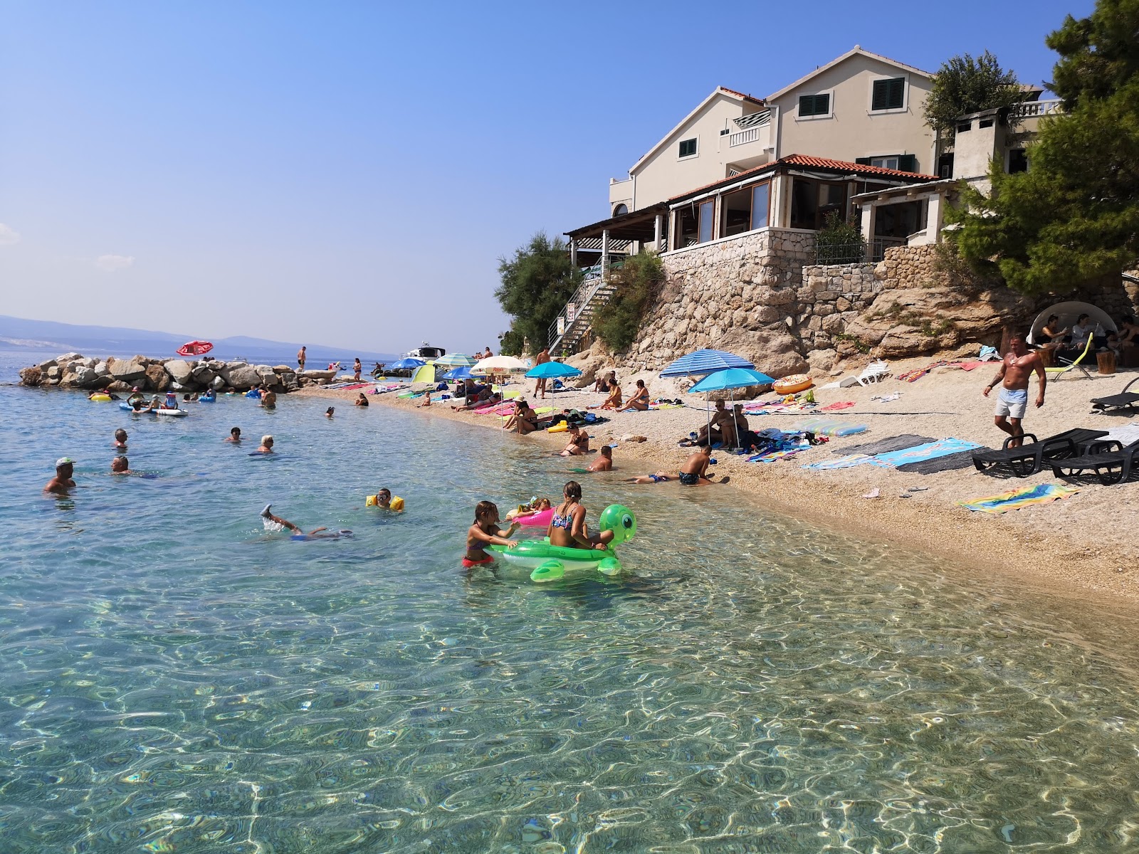 Foto di Pisak beach e il suo bellissimo paesaggio