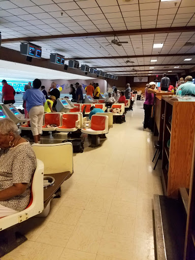 Bowling Alley «Executive Strike & Spare Family Fun Center», reviews and photos, 911 Phillips Ln, Louisville, KY 40209, USA
