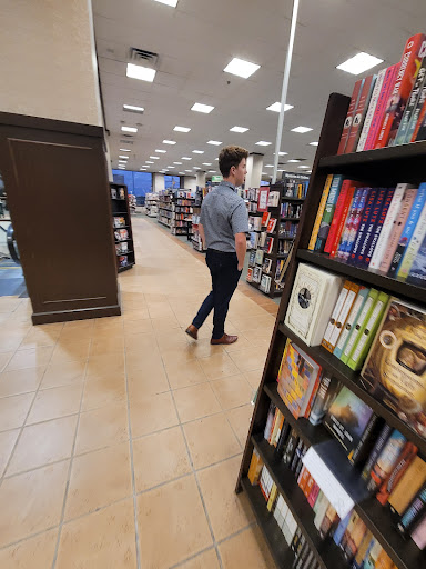 Book Store «Barnes and Noble», reviews and photos, 2500 N Mayfair Rd, Milwaukee, WI 53226, USA