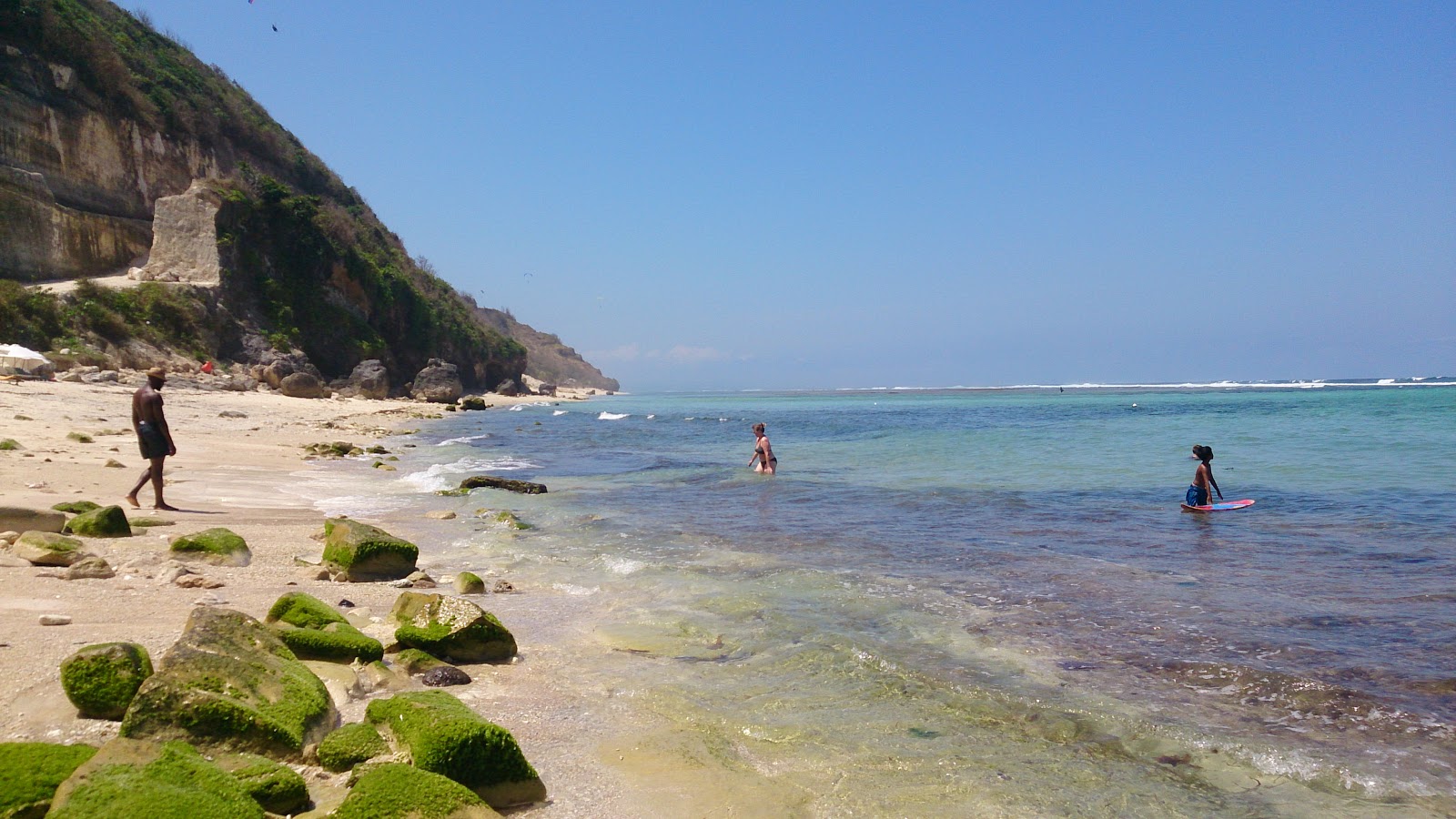 Foto de Timbis Beach - lugar popular entre los conocedores del relax