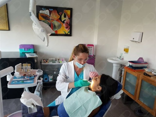 Dra. Mónica Dotres López, Dentista - Odontólogo