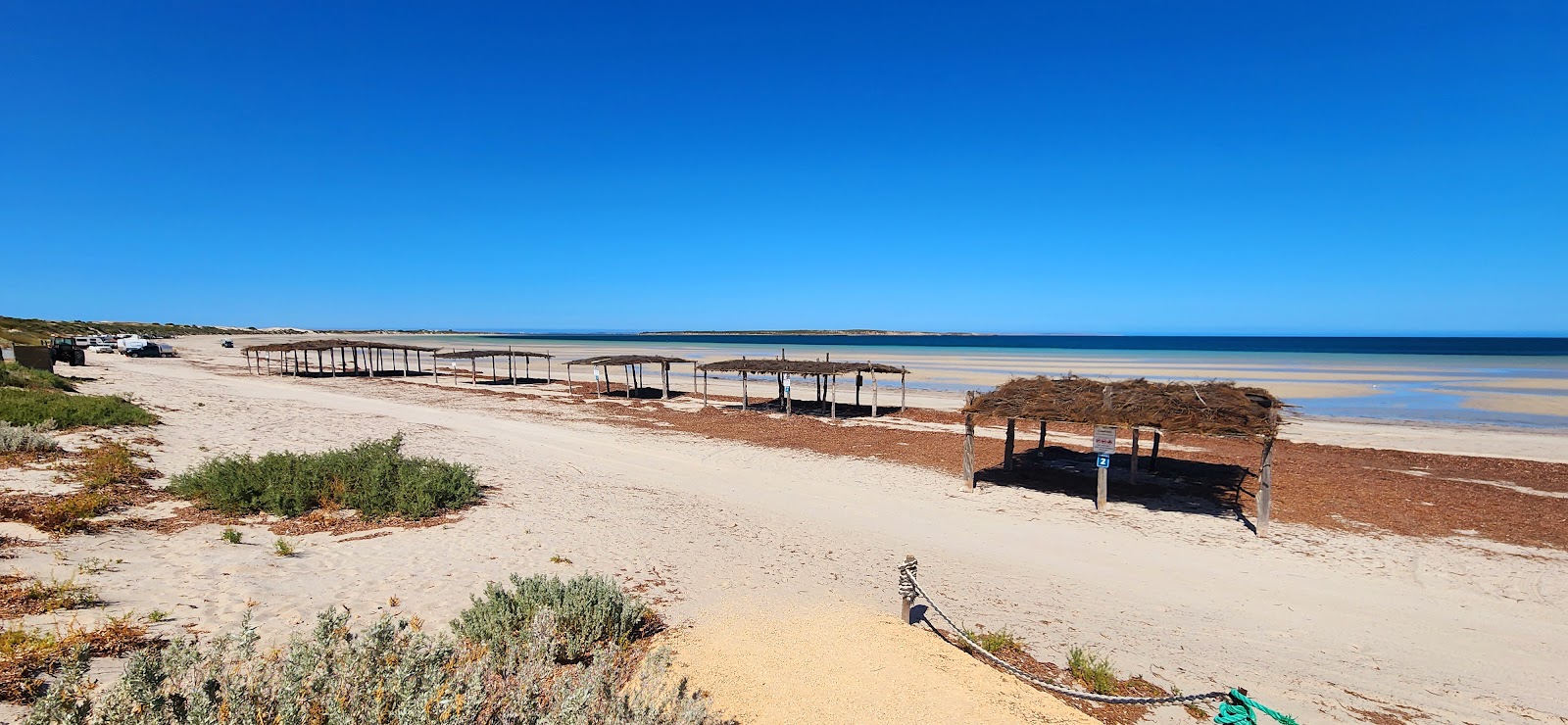 Perlubie Beach'in fotoğrafı uçurumlarla desteklenmiş
