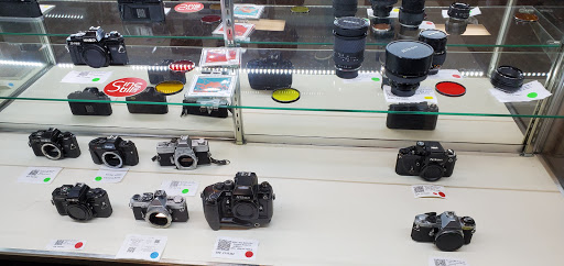 Camera Store «Roberts Camera», reviews and photos, 220 E St Clair St, Indianapolis, IN 46204, USA