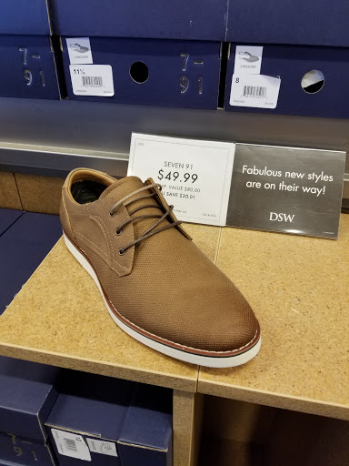 Shoe Store «DSW Designer Shoe Warehouse», reviews and photos, 7291 Mentor Ave, Mentor, OH 44060, USA