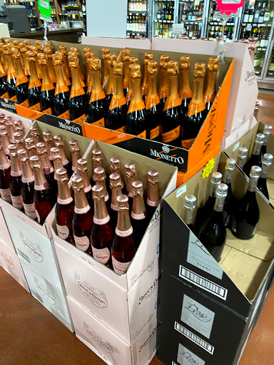 Wine Store «Seaholm Wines & Liquors», reviews and photos, 134 Wall St, Huntington, NY 11743, USA