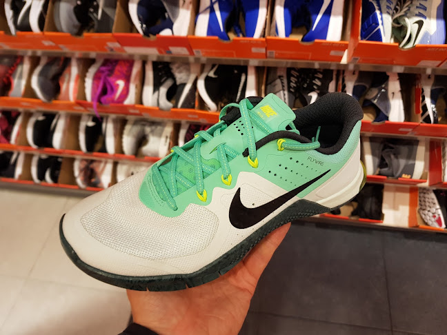 Nike Factory Store - Sport bolt