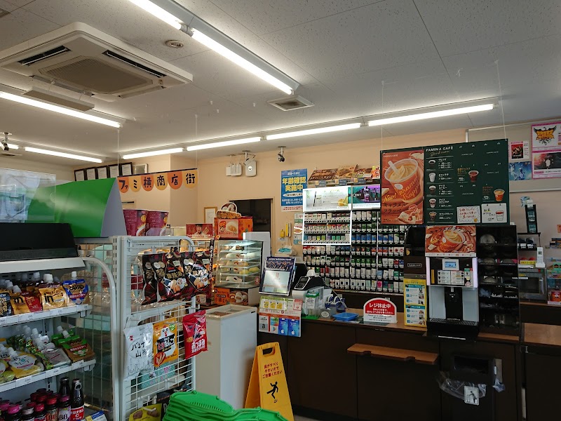 ファミリーマート 岩倉大地新町店