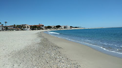 Photo de L'Hospitalet beach avec baie longue