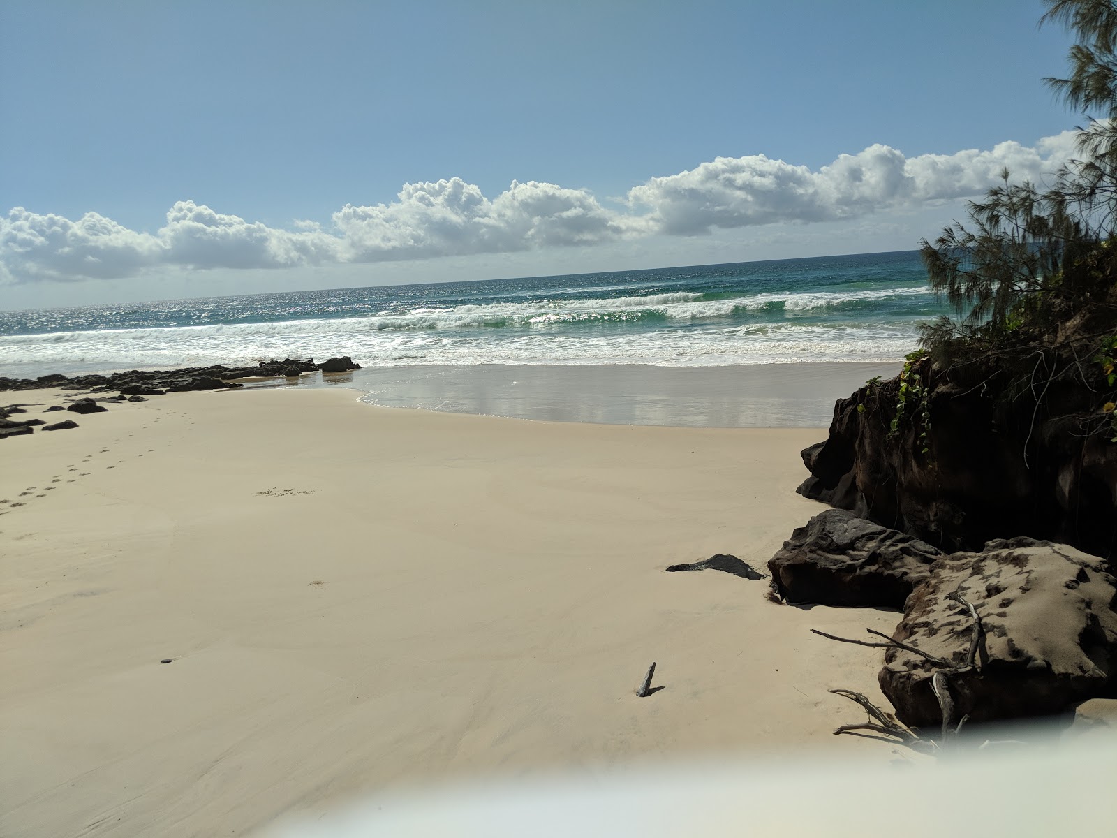 Photo de Manann Beach situé dans une zone naturelle
