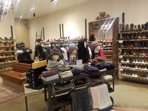 Shoe Store «DNA Footwear Williamsburg», reviews and photos, 133 N 7th St, Brooklyn, NY 11249, USA