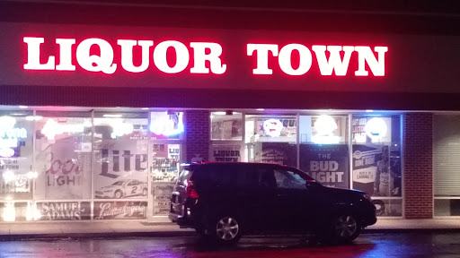Liquor Store «Liquor Town», reviews and photos, 1005 Essington Rd, Joliet, IL 60435, USA