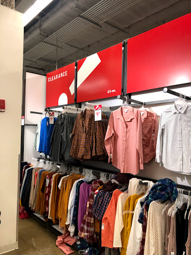 Clothing Store «Old Navy», reviews and photos, 40-24 College Point Blvd, Flushing, NY 11354, USA