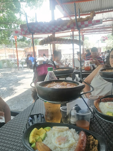 Comentarii opinii despre Raíces Restaurante Acacias