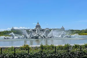Apollo Fountain Plaza image