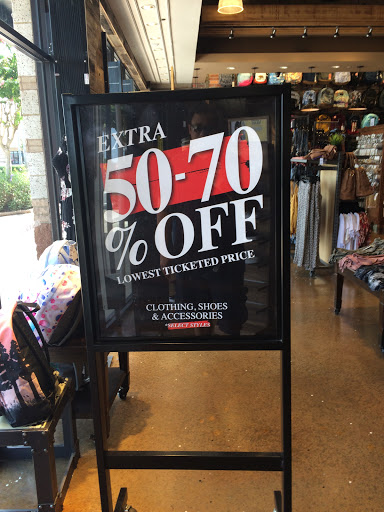 Clothing Store «Tillys», reviews and photos, 343 N Alafaya Trail, Orlando, FL 32828, USA