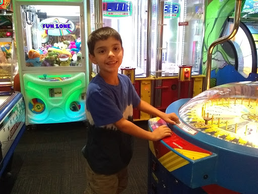 Pizza Restaurant «Round Table Pizza», reviews and photos, 16550 SE McLoughlin Blvd, Milwaukie, OR 97267, USA