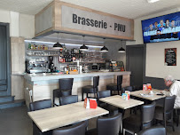 Atmosphère du Restaurant Bar Brasserie Tabac Le Longchamp à Thaon-les-Vosges - n°12