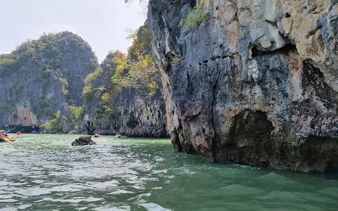 Asian Divers image