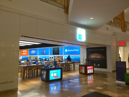Computer Store «Microsoft Store - Chandler Fashion Center», reviews and photos, 3111 W Chandler Blvd, Chandler, AZ 85226, USA