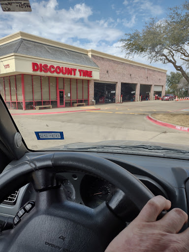 Tire Shop «Discount Tire Store - Arlington, TX», reviews and photos, 1375 NE Green Oaks Blvd, Arlington, TX 76006, USA