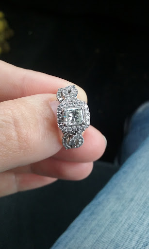 Jewelry Store «Lasker Jewelers Eau Claire, WI», reviews and photos, 3705 S Oakwood Mall Dr, Eau Claire, WI 54701, USA