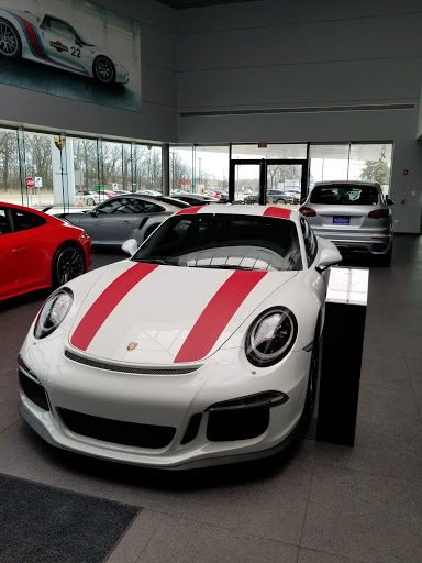 Porsche Dealer «Porsche Exchange», reviews and photos, 2300 Skokie Valley Rd, Highland Park, IL 60035, USA