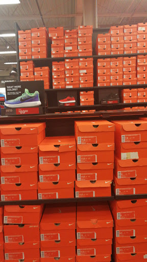 Clothing Store «Nike Factory Store», reviews and photos, 505 Premium Outlets Dr, Monroe, OH 45050, USA