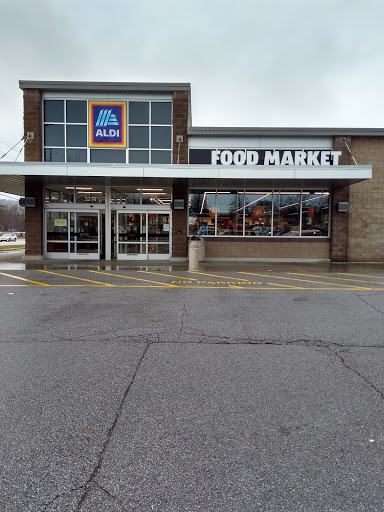 Supermarket «ALDI», reviews and photos, 3214 M.L.K. Jr Blvd, Fayetteville, AR 72704, USA