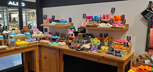 Cosmetics Store «Lush Fresh Handmade Cosmetics», reviews and photos, 12000 SE 82nd Ave, Happy Valley, OR 97086, USA