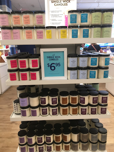 Beauty Supply Store «Bath & Body Works», reviews and photos, 10385 Dixie Hwy, Louisville, KY 40272, USA