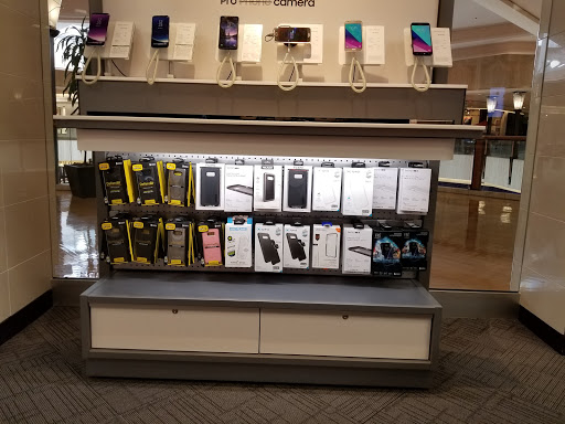Cell Phone Store «AT&T Authorized Retailer», reviews and photos, 2004 Northbrook Ct, Northbrook, IL 60062, USA