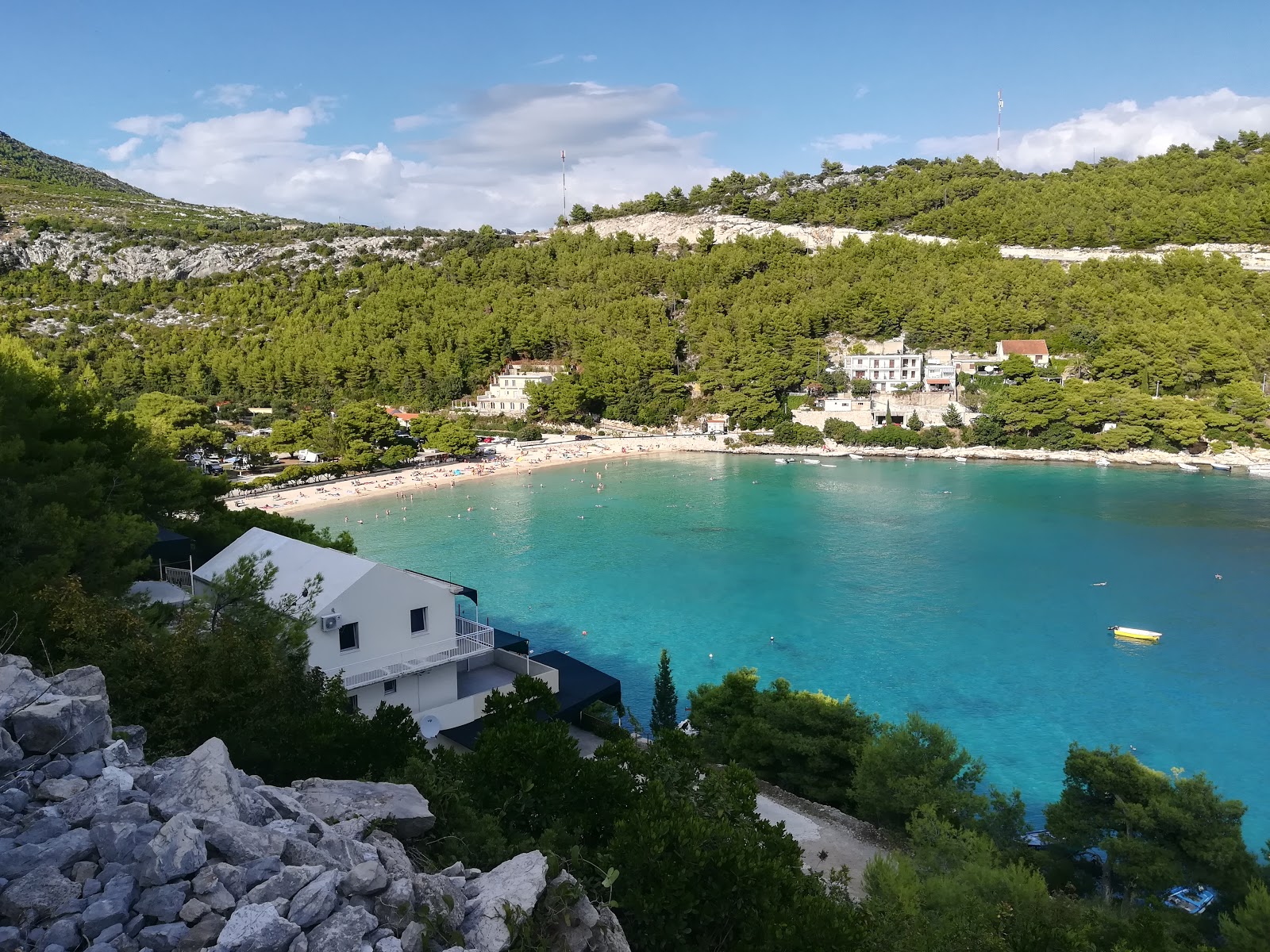 Foto van Prapratno beach met turquoise puur water oppervlakte