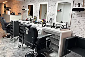 KIWI Hairstyling & Barbershop image