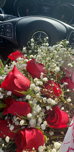 Florist «House of Flora Flower Market», reviews and photos, 896 New Britain Ave, Hartford, CT 06106, USA