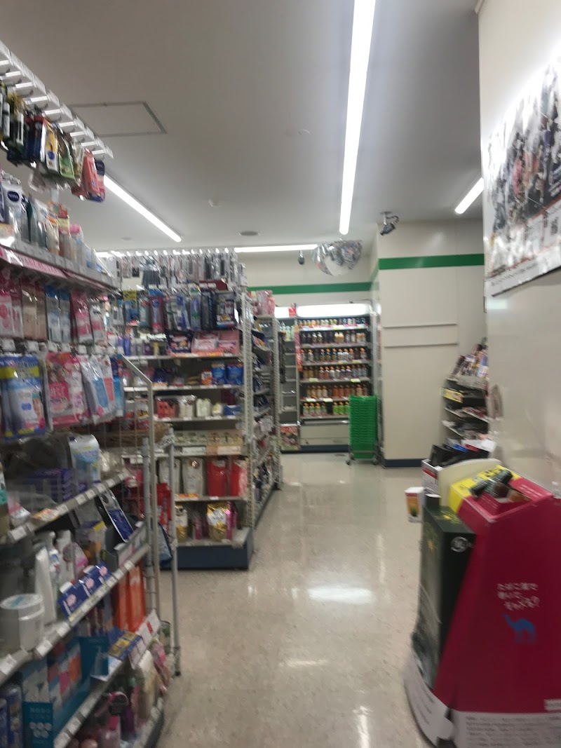 ファミリーマート 淀川区役所前店