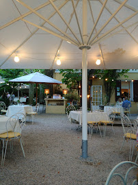 Atmosphère du Restaurant de spécialités provençales Chez Thomé à Le Tholonet - n°6