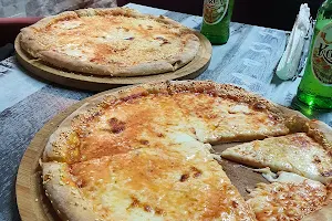 L'Apettit Pizza image