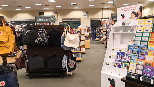 Book Store «Barnes & Noble», reviews and photos, 19401 Alderwood Mall Pkwy, Lynnwood, WA 98036, USA