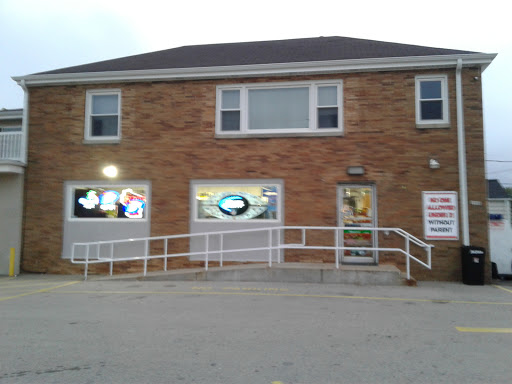 Liquor Store «Layton Beer & Liquor», reviews and photos, 2008 W Layton Ave, Milwaukee, WI 53221, USA