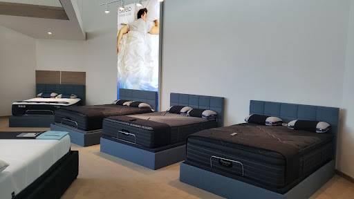 Furniture Store «Rooms To Go Furniture Store - Daytona Beach», reviews and photos, 2375 W International Speedway Blvd, Daytona Beach, FL 32114, USA