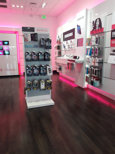 Cell Phone Store «T-Mobile», reviews and photos, 513 WA-9 #102, Lake Stevens, WA 98258, USA