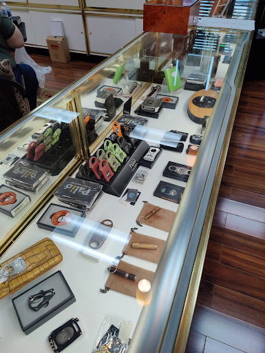 Tobacco Shop «Burning Leaf Cigars Inc», reviews and photos, 577 S 3rd St #101, Geneva, IL 60132, USA