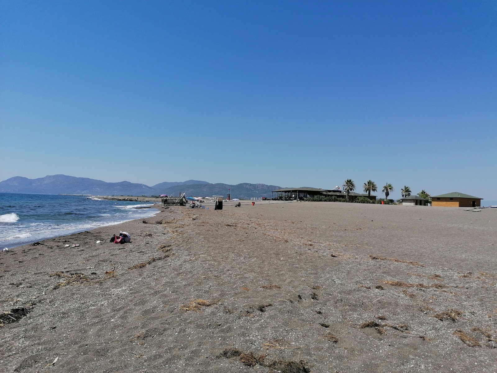 Foto von Kayacık Beach von Klippen umgeben