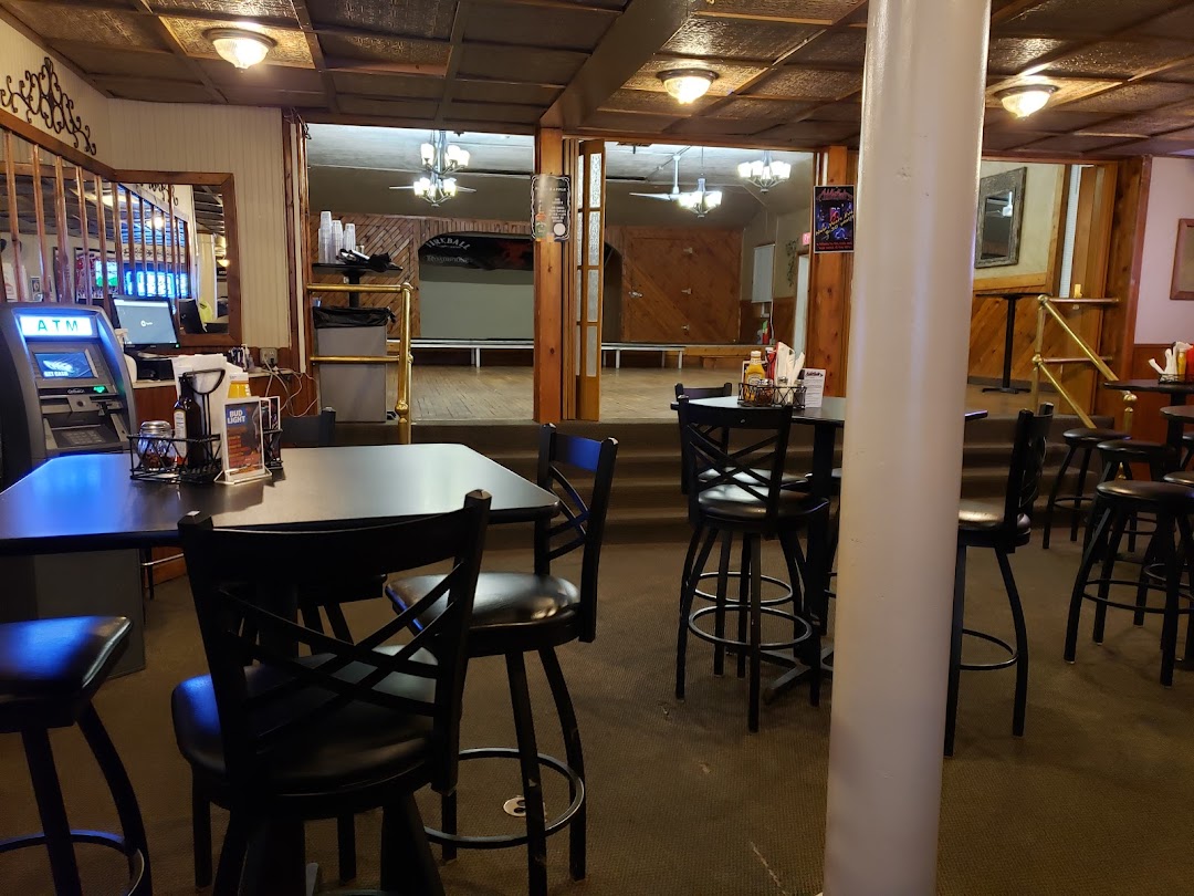 Cedarburg Roadhouse Bar & Grill