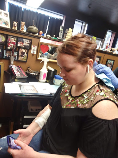 Tattoo Shop «Everett Tattoo Emporium», reviews and photos, 2507 Broadway, Everett, WA 98201, USA