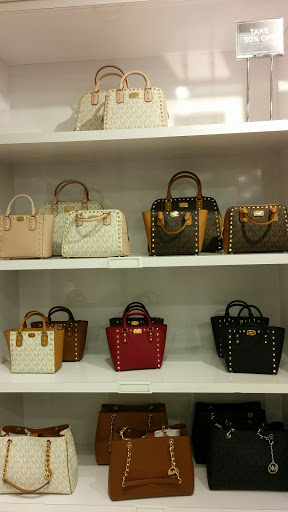 Shopping Mall «Fashion Outlets of Chicago», reviews and photos, 5220 Fashion Outlets Way, Rosemont, IL 60018, USA